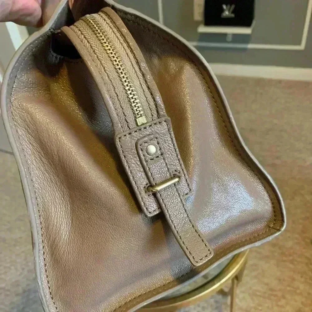 YVES SAINT LAURENT YSL Y Line Cabas Chic Leather Hand Bag Brown Used.